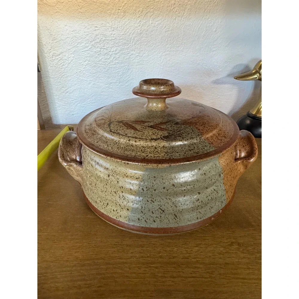 Vintage Handmade Studio Pottery Casserole Dish with Lid‎ Bamboo Leaf SIGNED